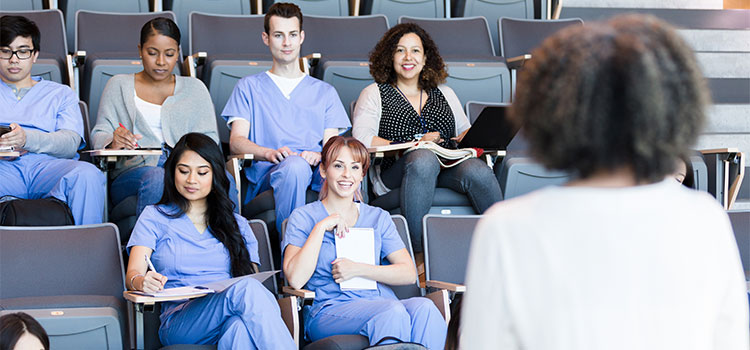 nursing students listen to lecture