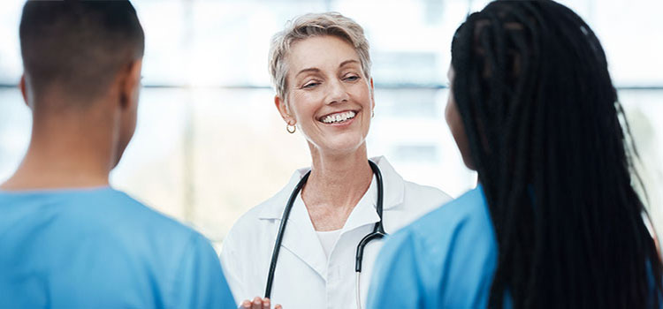 bsn nurse manager engages with nursing staff